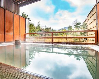 Lalaca - Hakone - Pool