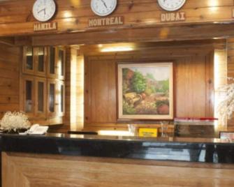 Hotel Cosmopolitan - Baguio - Front desk