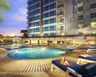 él Royale Hotel Bandung - Bandung - Alberca