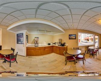 Econo Lodge Beach and Boardwalk - Atlantic City - Lobby