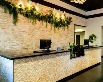Hotel Piccadilly - Fresno - Recepción