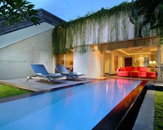 Bali Island Villa & Spa - Kuta - Uima-allas