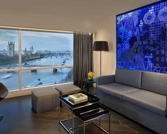 Plaza on the River - London - Living room