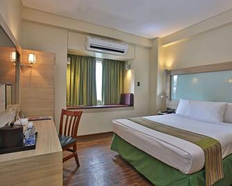 Microtel by Wyndham Baguio - Baguio - Bedroom