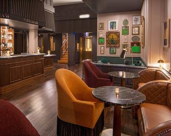 Pelham Hotel - New Orleans - Front desk