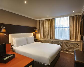DoubleTree by Hilton London Ealing - London - Bedroom