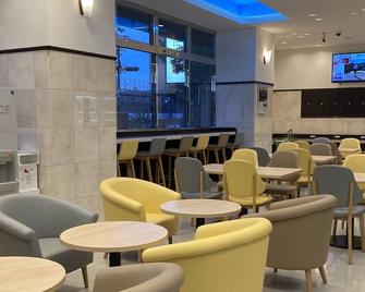 Toyoko Inn Osaka Umeda Nakatsu No.2 - Osaka - Vestíbul