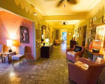 Casa de Amistad Guesthouse - Vieques - Living room