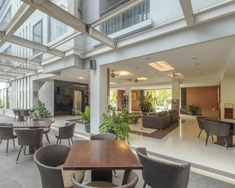 烏瑪拉斯公寓酒店 - 科洛布坎 - 科洛布坎 - 餐廳