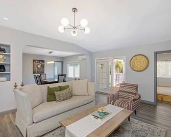 @ Marbella Lane - 4br Near Morongo Casino & Outlet Ldry+p - Banning - Living room