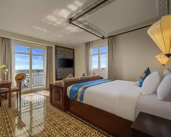 Royal Riverside Hoi An Hotel & Spa - Hoi An - Soverom