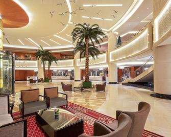 Crowne Plaza Tianjin Binhai Center - Tiençin - Lobi