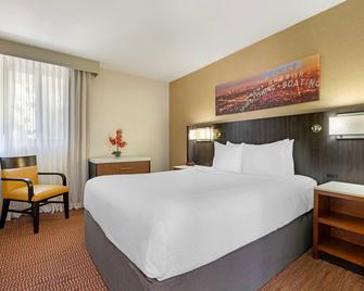 Best Western Royal Palace Inn & Suites - Los Angeles - Bedroom