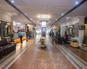 Hotel Mehran - Karachi - Lobby