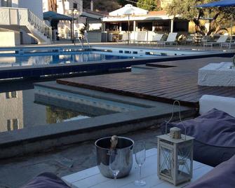 Cascade Holiday Resort - Póros - Pool