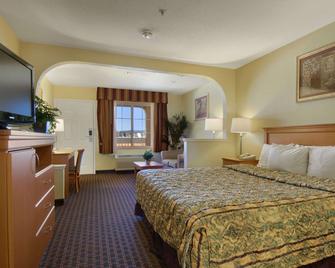 Days Inn by Wyndham Hayward Airport - Hayward - Bedroom