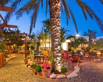 Pelican Hotel - Thera - Patio