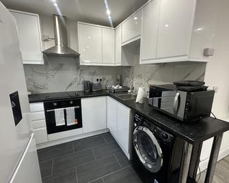 2 Bedroom House,brownhillrd Se6 - Londres - Cocina