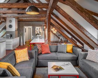 4 Arts Apartments by Adrez - Prague - Living room