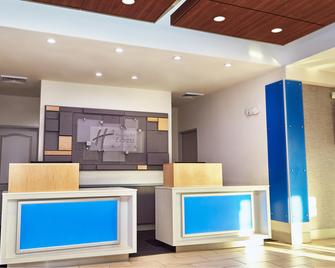 Holiday Inn Express & Suites Corona - Corona - Recepción