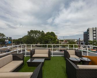 Airport View Hotel - Accra - Balcony